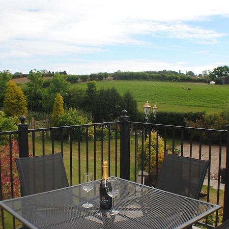 Upside Down House - Sleeps Up To 6 Guests - Great For Family And Friends Gatherings,Corporate Events ,Near Sherwood Forest At Fairview Farm In Nottingham Set In 88 Acres Exterior foto