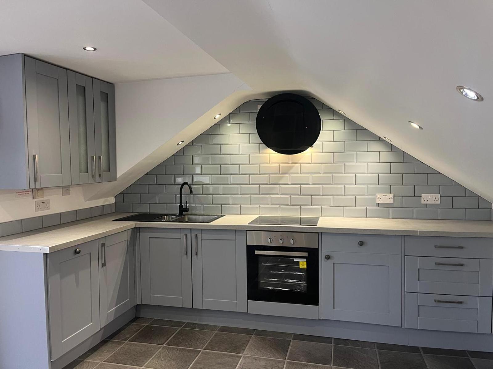 Upside Down House - Sleeps Up To 6 Guests - Great For Family And Friends Gatherings,Corporate Events ,Near Sherwood Forest At Fairview Farm In Nottingham Set In 88 Acres Exterior foto